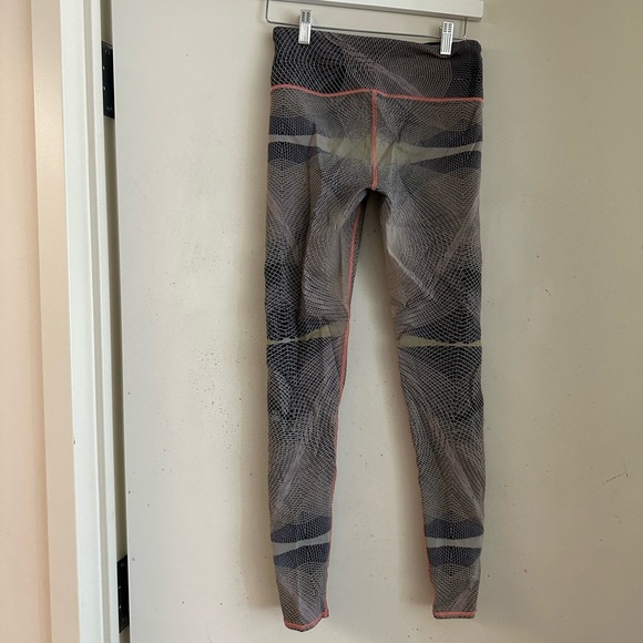 Victoria Secret VSX Mid Rise Leggings - Picture 3 of 6